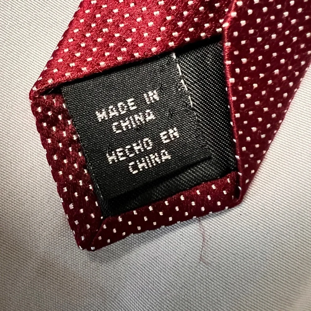 Croft & Barrow Mens Burgundy Red White Micro Dot 100% Silk Necktie Classic Width